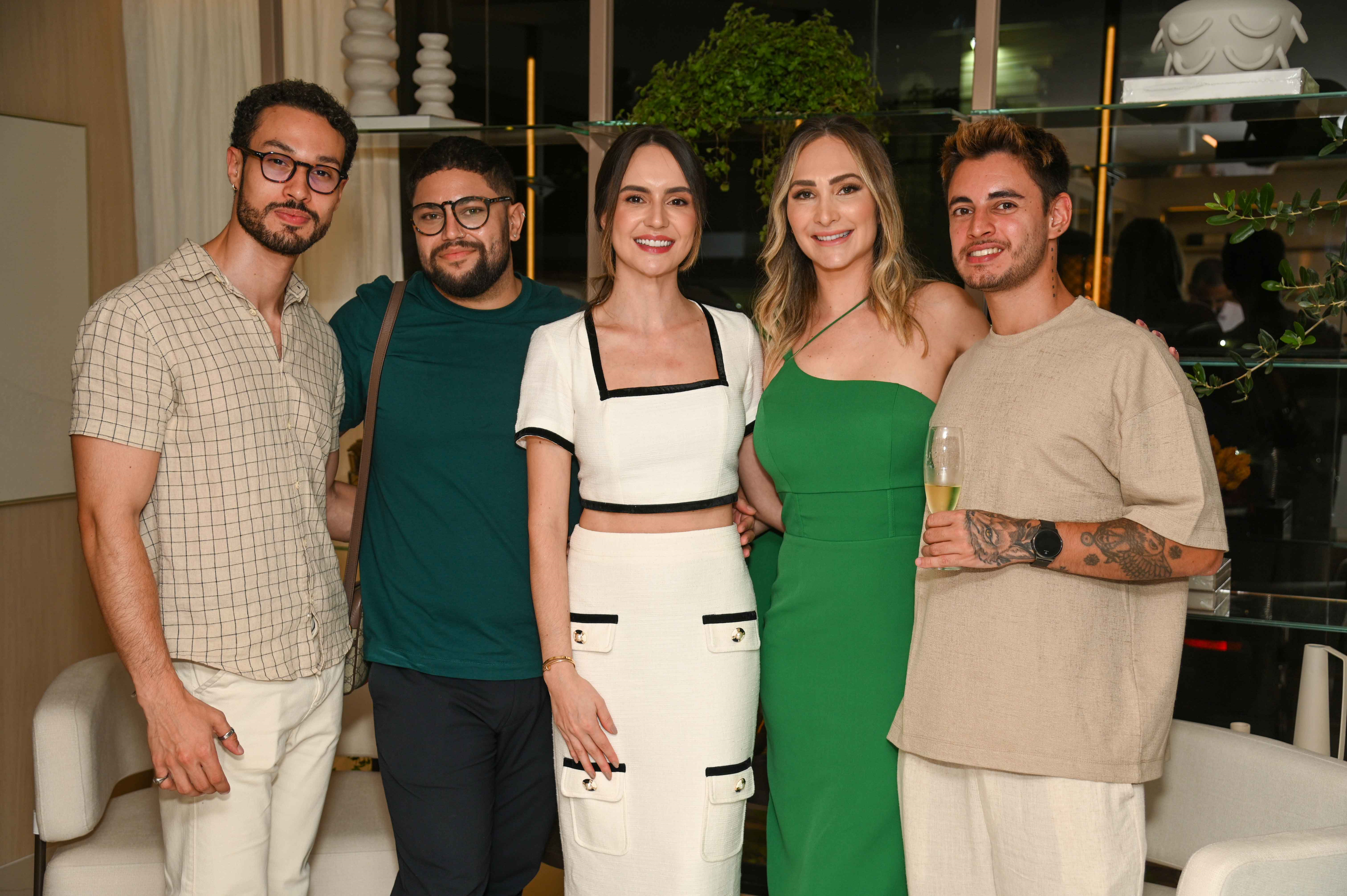 Tiago Sillos, Lucas Santos, Camila Bonk, Gabriela Basso e Hyan Schmitt Tiago Sillos, Lucas Santos, Camila Bonk, Gabriela Basso e Hyan Schmitt