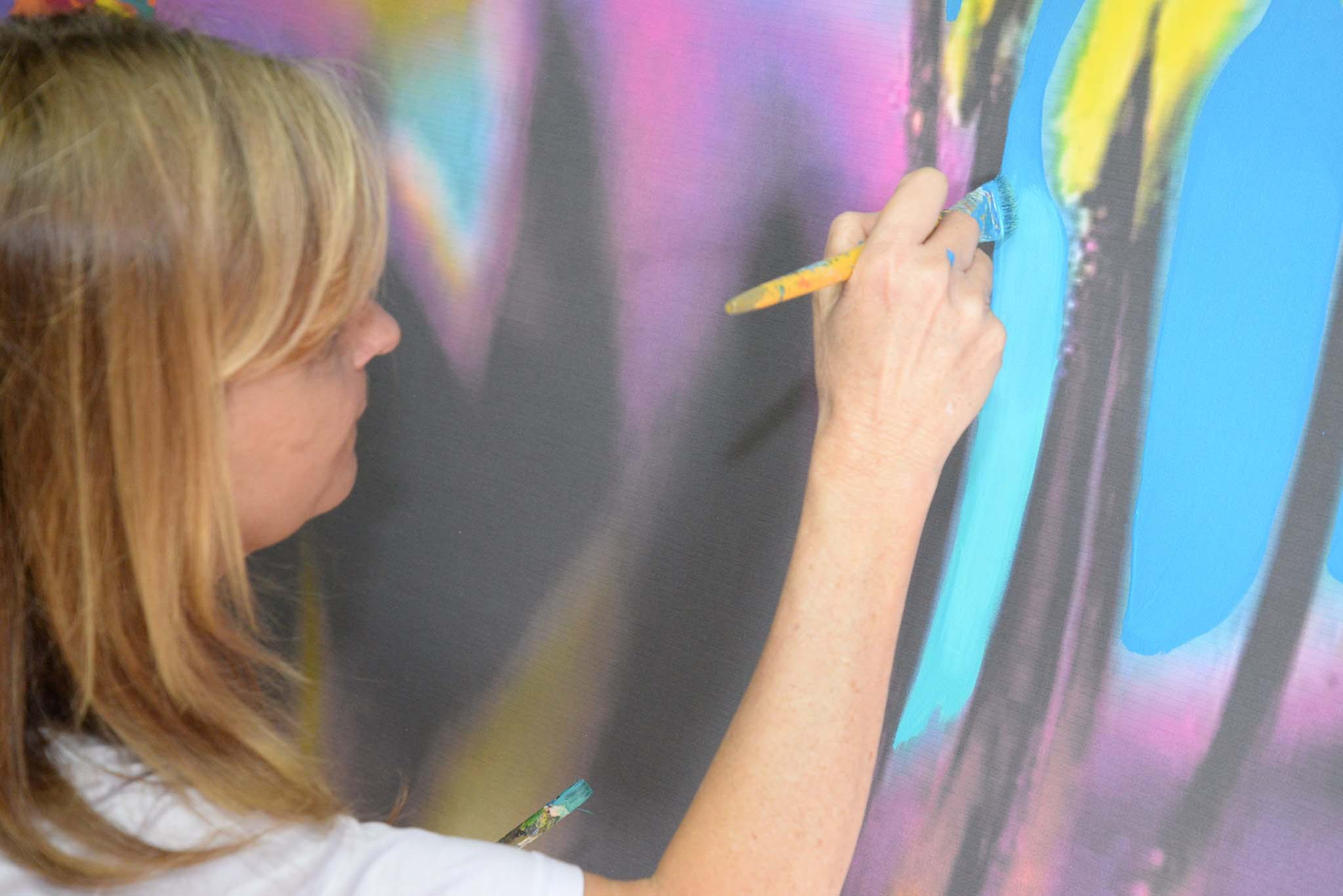 Idélli Novo Hamburgo promove exposição de quadros da artista